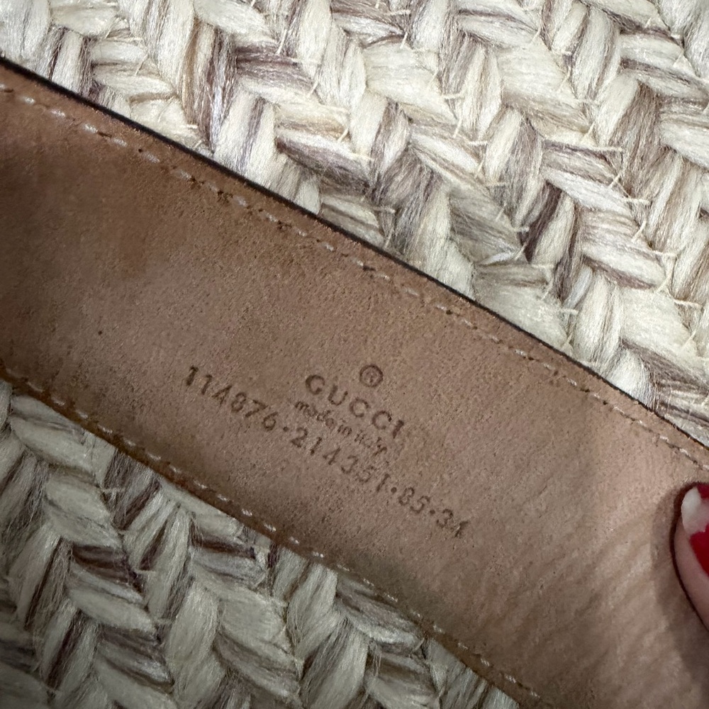 Gucci Tan Leather Belt with Gold Emblem - Picture 4 of 11